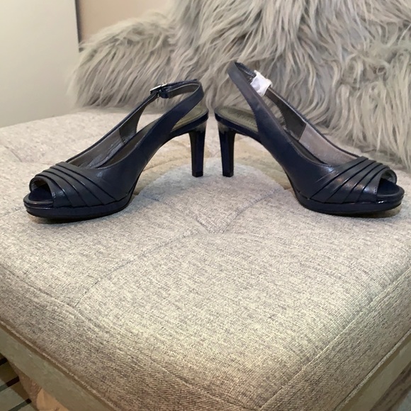 NWOT Life Stride peep toe sling back 3” size 8M - Picture 4 of 9